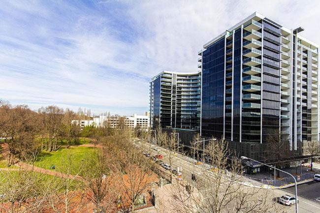 Aac Apartments - Manhattan Канберра Экстерьер фото